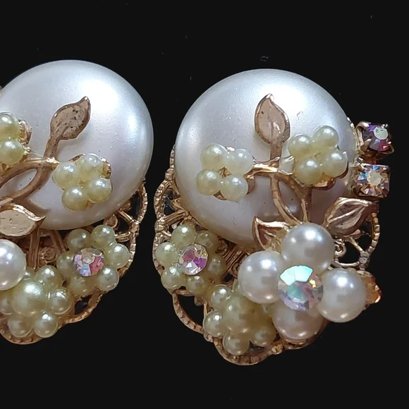 Unsigned Miriam Haskell Vintage Faux Pearl AB Goldtone Floral Earrings - Picture 9 of 14